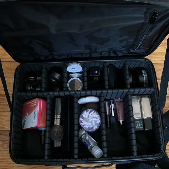 Professional Makeup Case - Picture 7 of 9